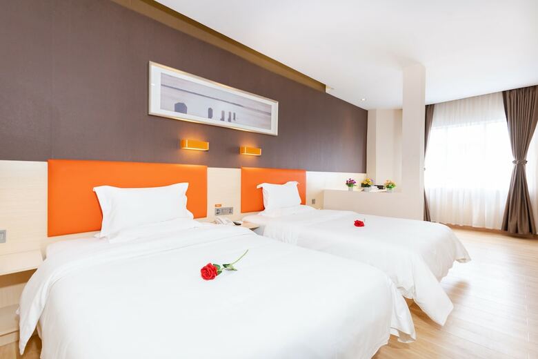 7 Days Premium Hotel