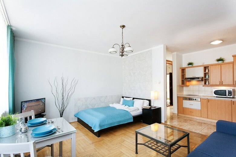 Faust And Mona Lisa Apartments