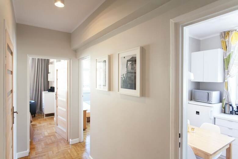 Faust And Mona Lisa Apartments