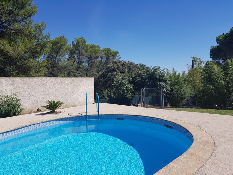 Hotel En Pleine Nature � N�mes Avec Piscine