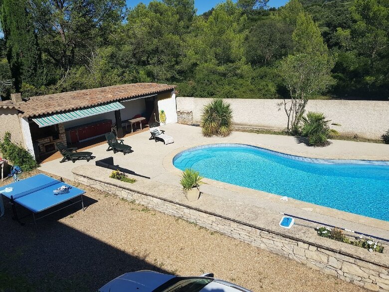Hotel En Pleine Nature � N�mes Avec Piscine