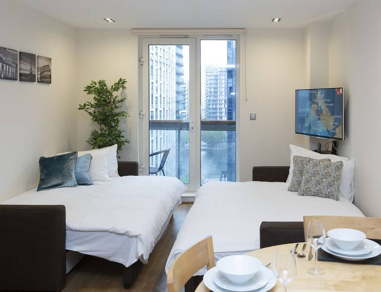 Royal Crossharbour Apartment