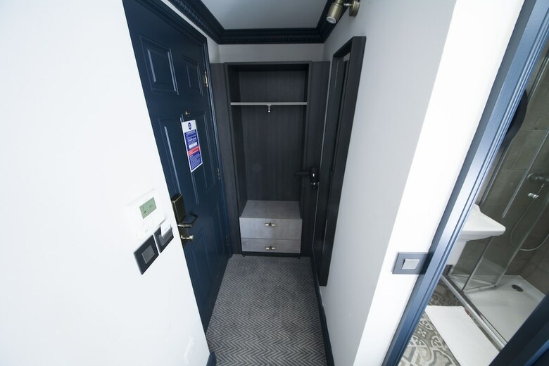 Hotel The Pack And Carriage London