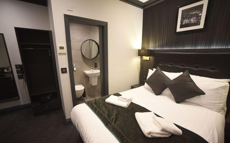 Hotel The Pack And Carriage London