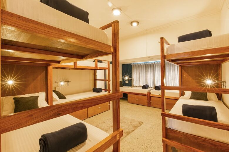 Hostal Locomo Hostel - Mumbai Airport