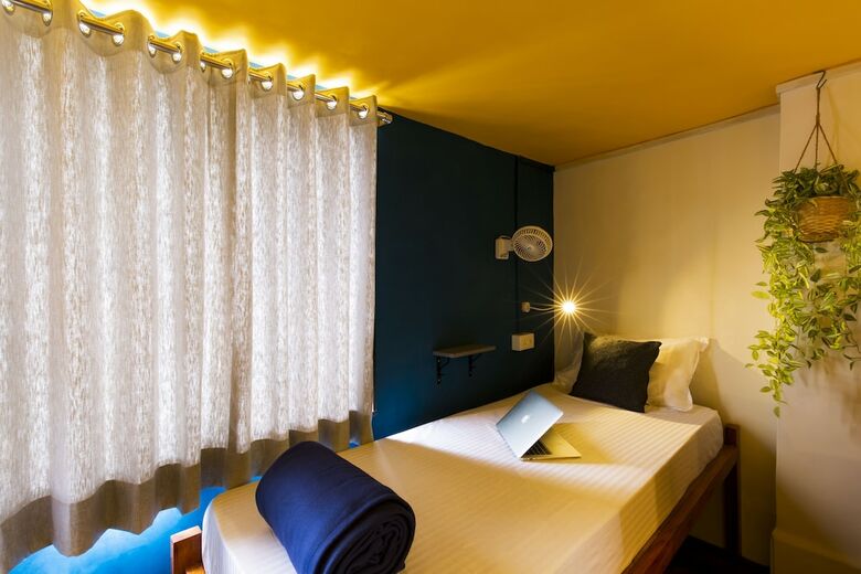 Hostal Locomo Hostel - Mumbai Airport