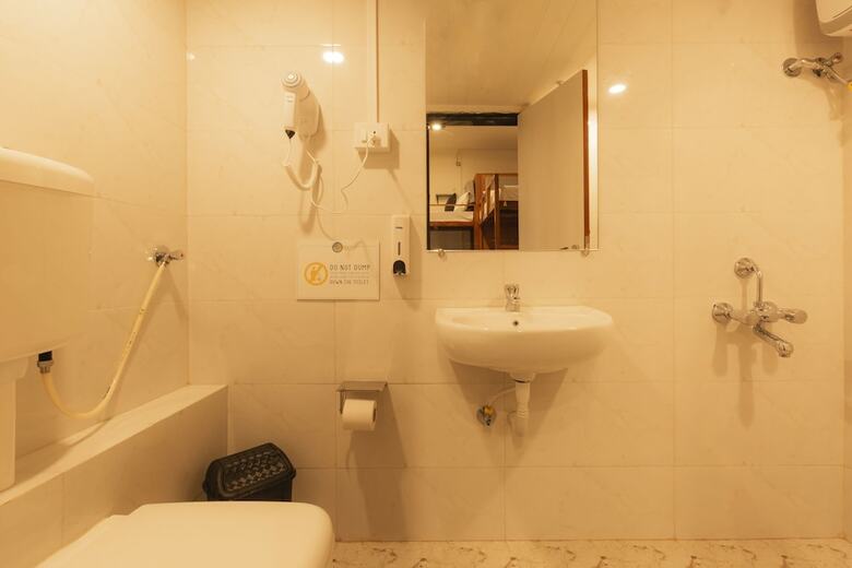 Hostal Locomo Hostel - Mumbai Airport