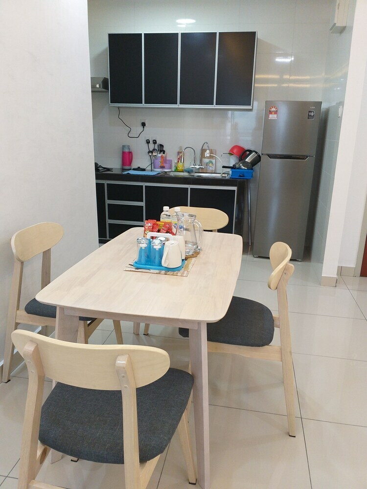 Raffles Suites Homestay