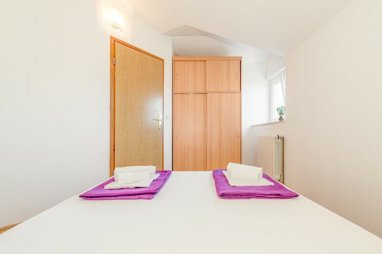 Apartments Maestral