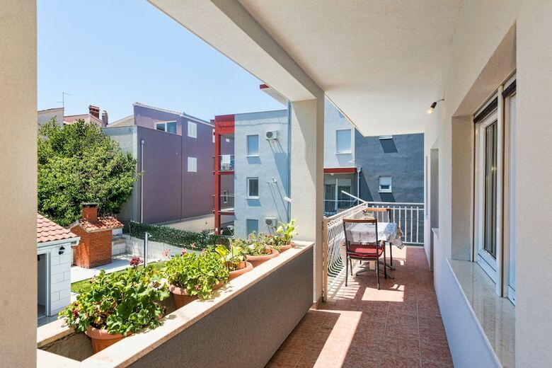 Apartments Maestral