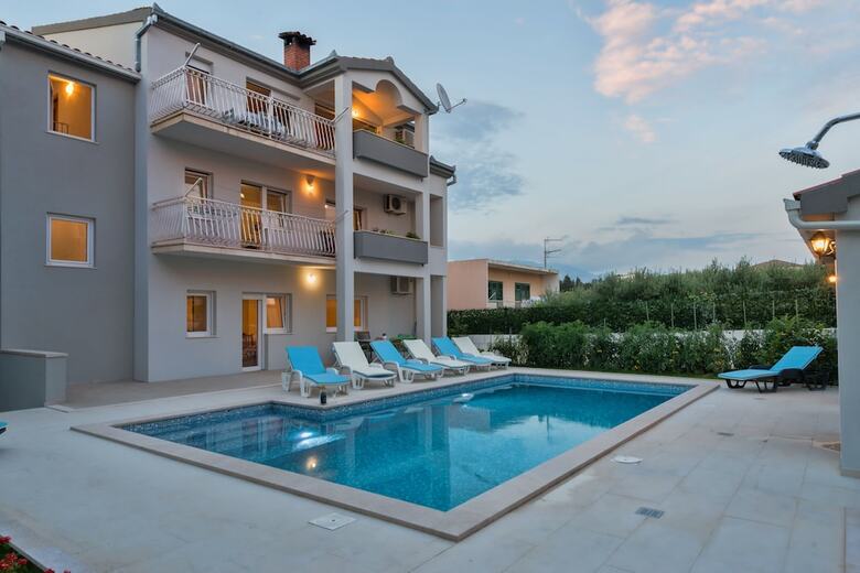 Apartments Maestral