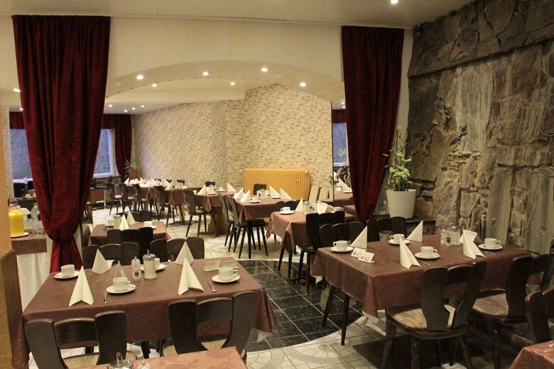 Hotel Holl