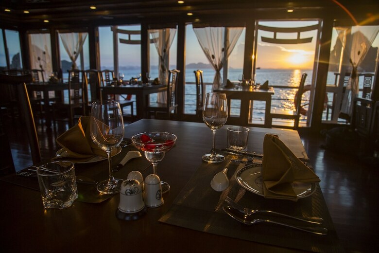 Renea Cruises Halong