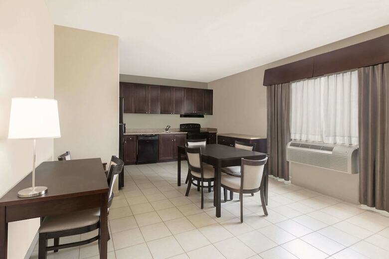 Hotel Baymont By Wyndham Columbus
