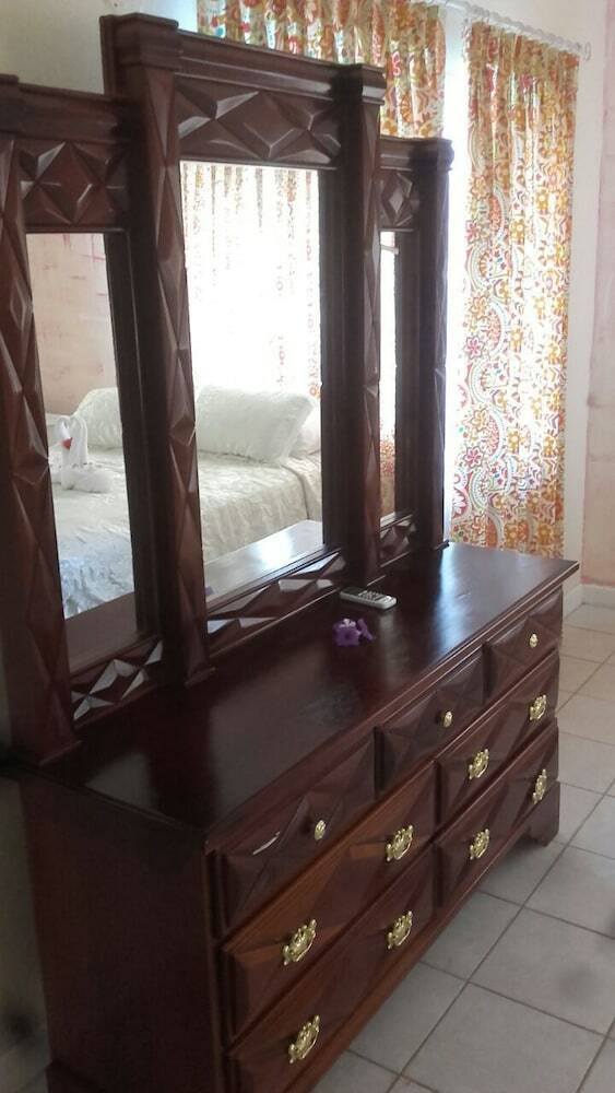 Villa Avalon Pool Room