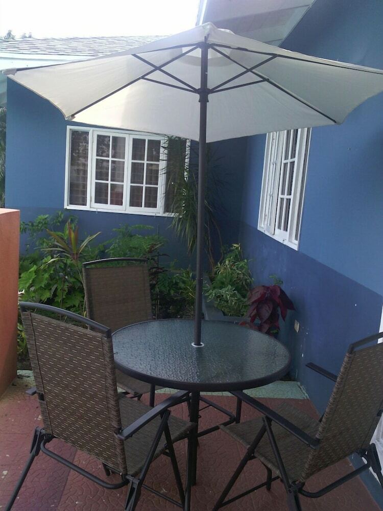Villa Avalon Sweet Garden Side