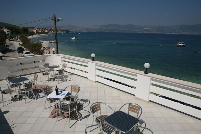 Apartamentos Sea Front Stone House