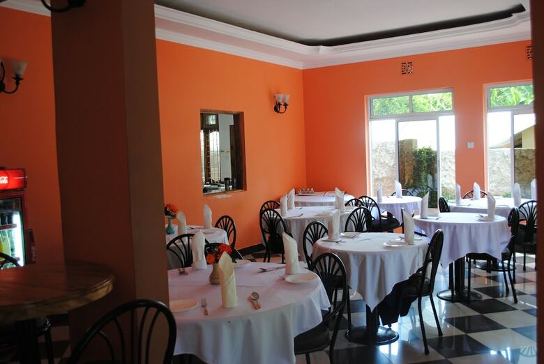 Bed & Breakfast Saruni River Lodge