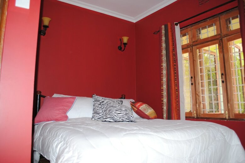 Bed & Breakfast Saruni River Lodge