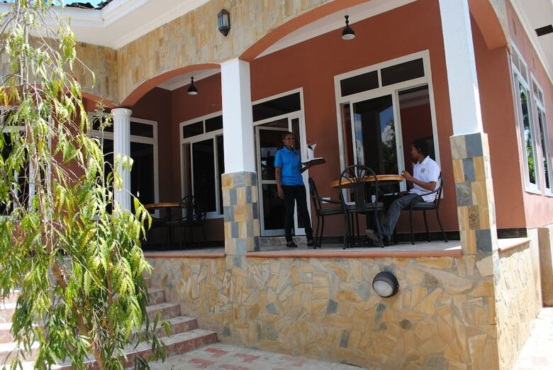 Bed & Breakfast Saruni River Lodge