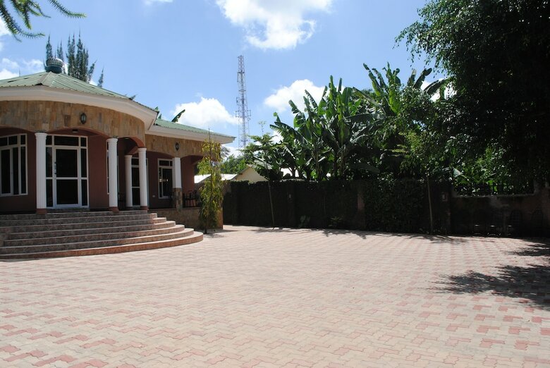 Bed & Breakfast Saruni River Lodge