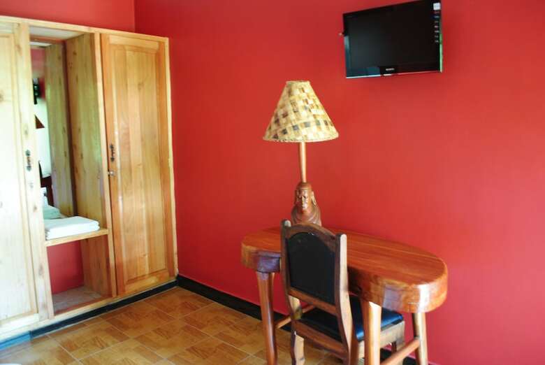 Bed & Breakfast Saruni River Lodge