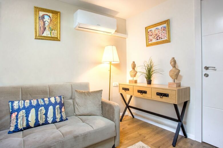 Ji Apartments (Jonathan Hotel Chain)
