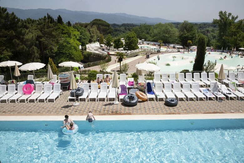 Villa Norcenni Aparthotel