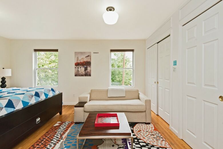 Hotel Racpanos Modern Stay On Forrest Street