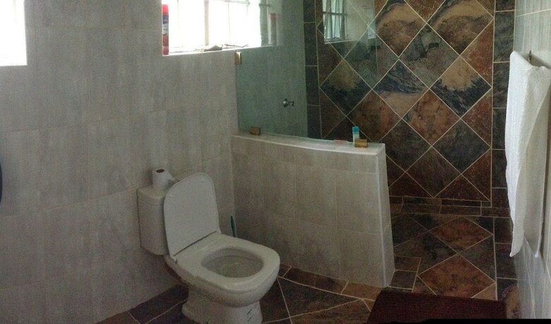 Hotel Amani Gardens Inn