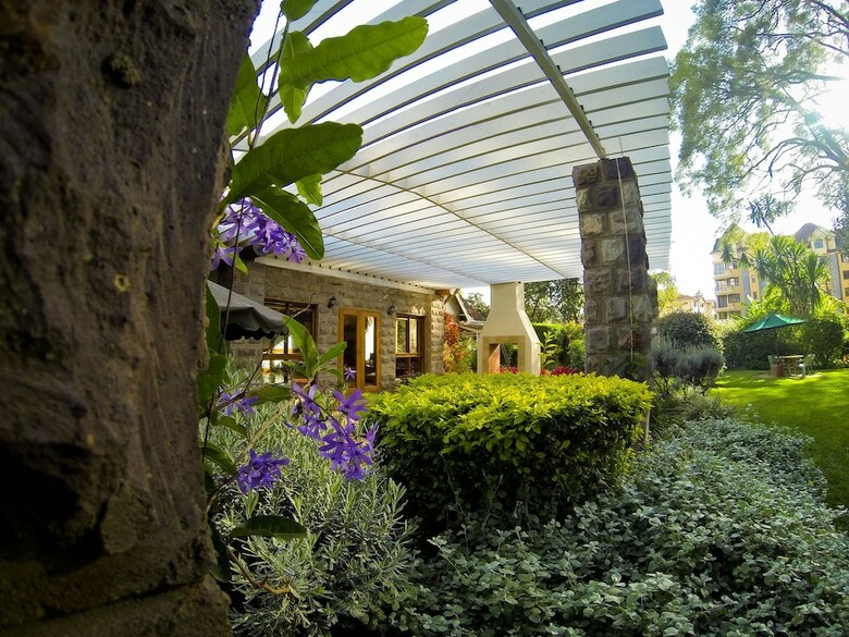 Hotel Amani Gardens Inn
