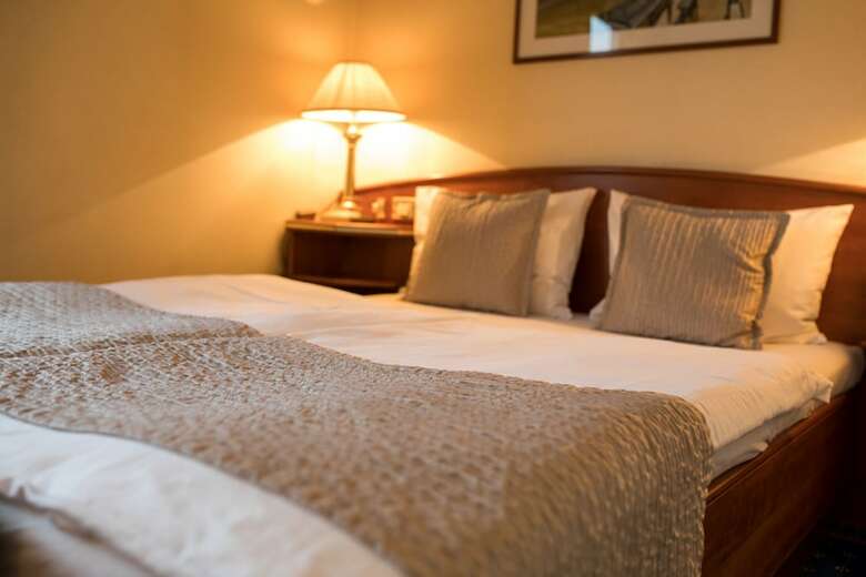Onriver Hotels  - Ms Cezanne