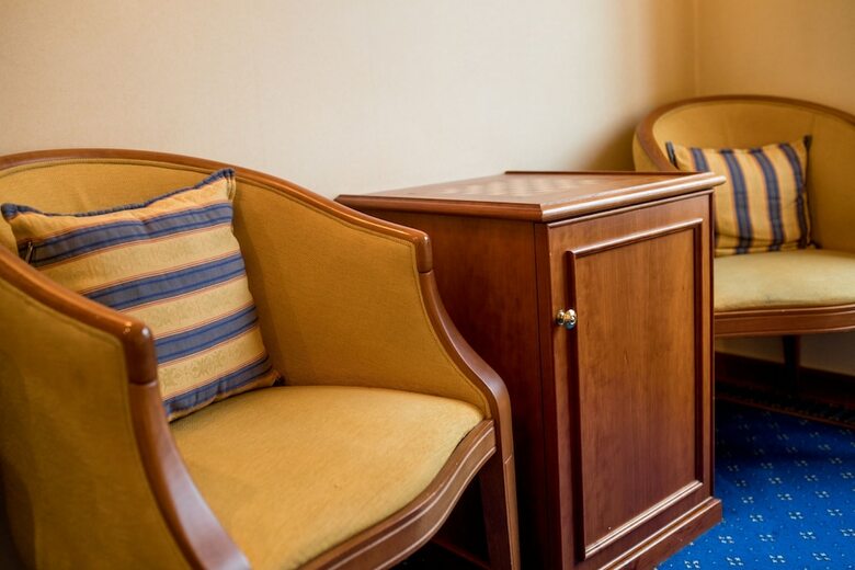 Onriver Hotels  - Ms Cezanne