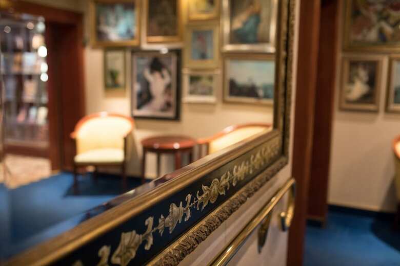 Onriver Hotels  - Ms Cezanne