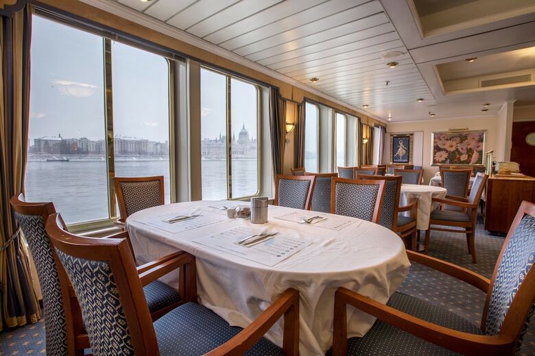 Onriver Hotels  - Ms Cezanne