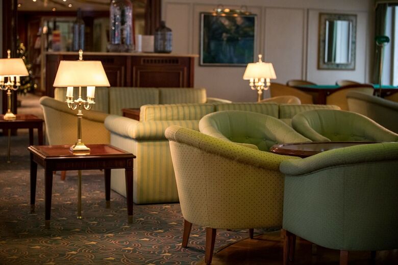 Onriver Hotels  - Ms Cezanne