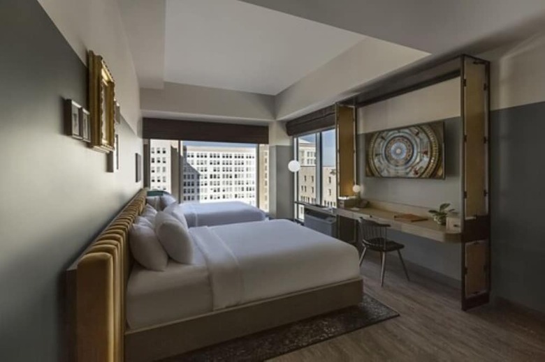Cyrus Hotel