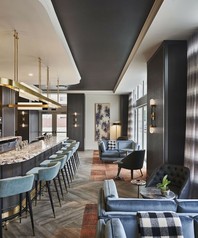 Cyrus Hotel