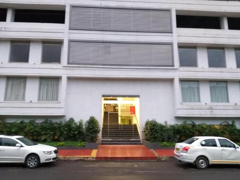 Seasons Hotel