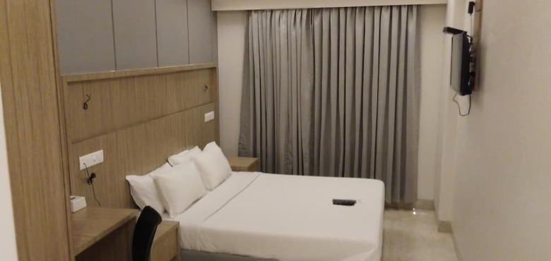 Seasons Hotel