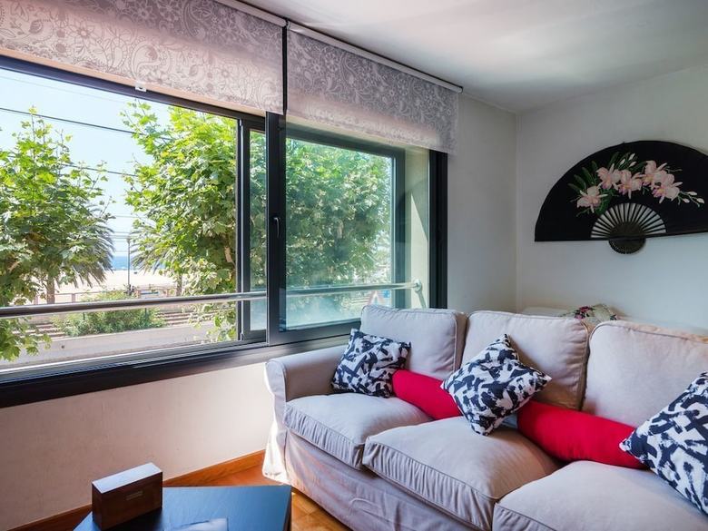 Apartamentos Beachfront Studio 20 Mins To Bcn Center