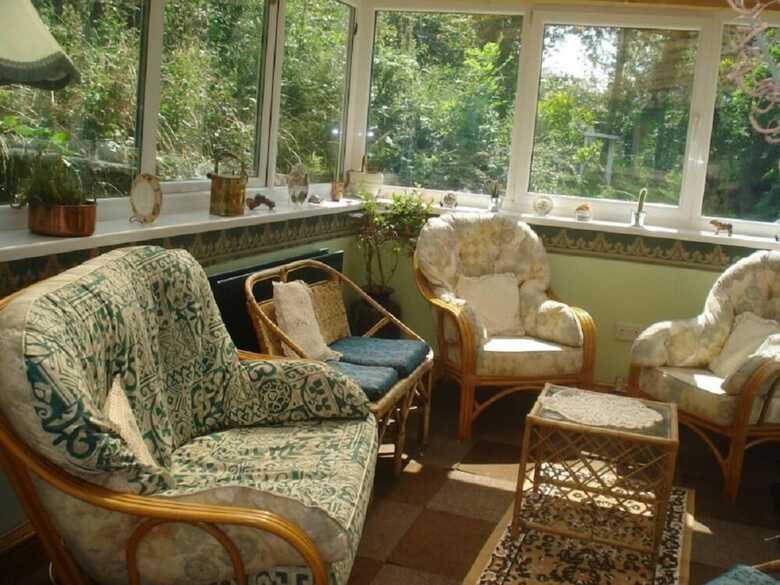 Bed & Breakfast Plas Llangaffo Farmhouse