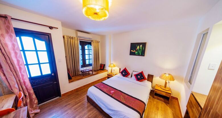 Canary Saigon Hotel