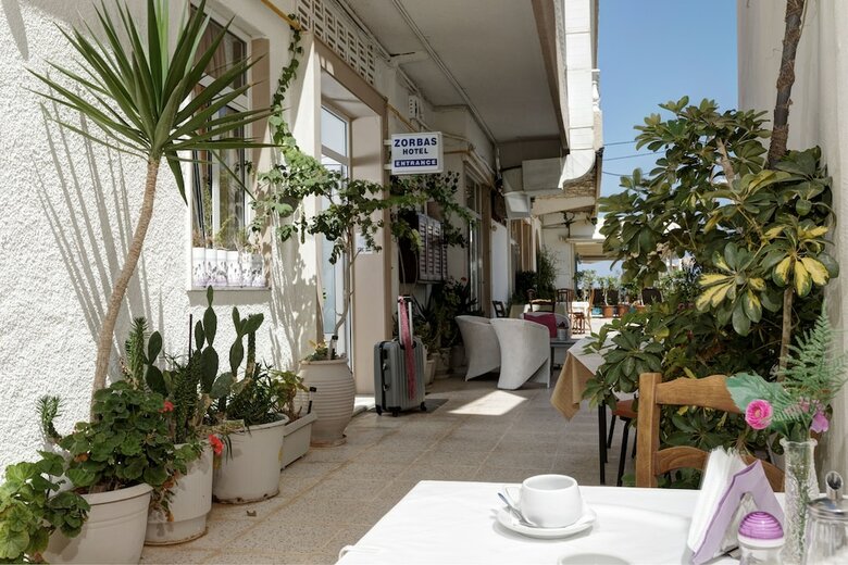 Zorbas Beach Hotel
