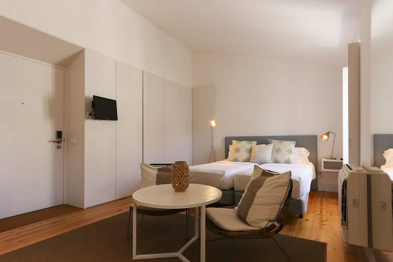Apartamentos Combro Suites By Homing