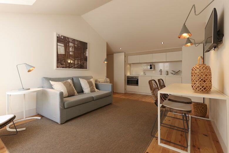 Apartamentos Combro Suites By Homing