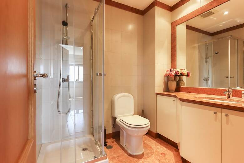 Bellevue Apartment By Homing