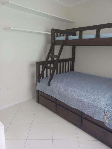 Apartamento 210m Com Terra�o 3 Quartos 150m Do Mar