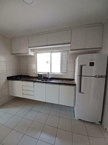 Apartamento 210m Com Terra�o 3 Quartos 150m Do Mar