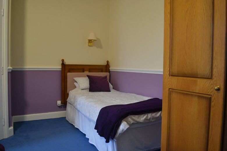 Breeze Hill Hotel